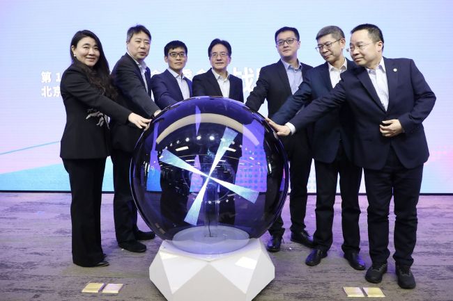 上半场，双方对抗激烈，莫罗率先破门，下半场，R-克里斯滕森不慎乌龙，贝洛蒂错失单刀。